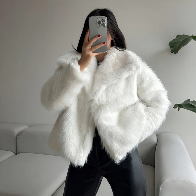 Chaqueta Plush Cómoda y Sofisticada