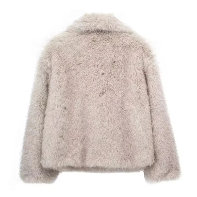 Chaqueta Plush Cómoda y Sofisticada