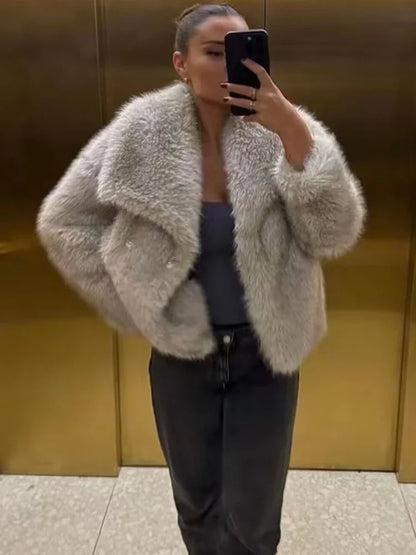 Chaqueta Plush Cómoda y Sofisticada