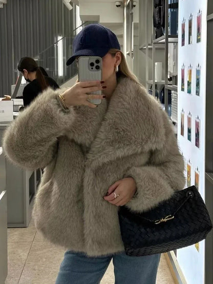 Chaqueta Plush Cómoda y Sofisticada